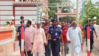 পুলিশ সুপার জাহাঙ্গীর হোসেন পুজামন্ডপ পরিদর্শন