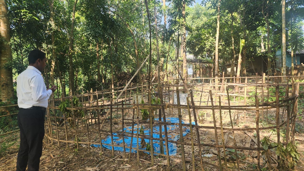 দুই শহীদের কবর জিয়ারত করলেন বিয়ানীবাজারের নবাগত ইউএনও