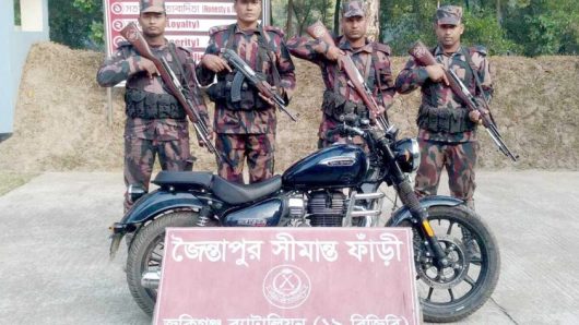 সিলেটে আবারও চোরাই পথে নিয়ে আসা রয়েল এনফিল্ড মোটরসাইকেল জব্দ